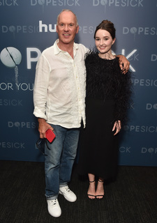 Kaitlyn Dever feet photo thumbnail