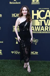 Kaitlyn Dever feet photo thumbnail