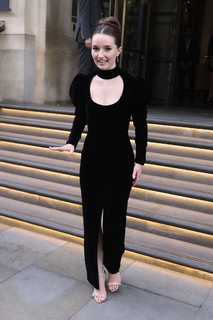 Kaitlyn Dever feet photo thumbnail