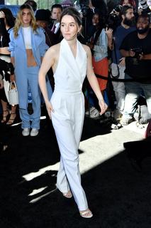 Kaitlyn Dever feet photo thumbnail