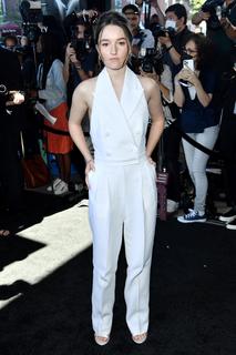 Kaitlyn Dever feet photo thumbnail