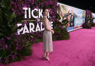 Kaitlyn Dever feet photo thumbnail