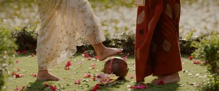 Kaitlyn Dever feet photo thumbnail