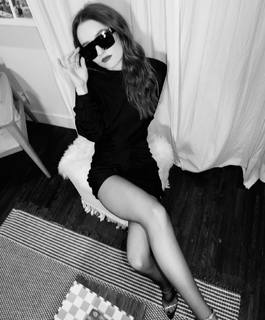 Kaitlyn Dever feet photo thumbnail
