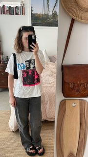 Kaitlyn Dever feet photo thumbnail