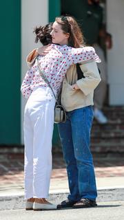 Kaitlyn Dever feet photo thumbnail