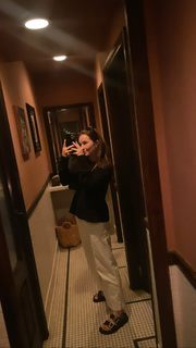 Kaitlyn Dever feet photo thumbnail