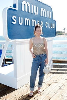 Kaitlyn Dever feet photo thumbnail