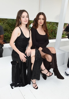 Kaitlyn Dever feet photo thumbnail