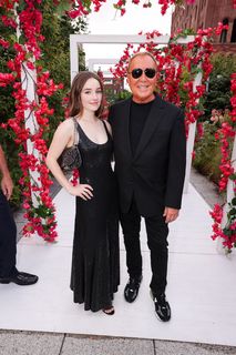 Kaitlyn Dever feet photo thumbnail