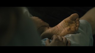 Kaitlyn Dever feet photo thumbnail