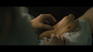 Kaitlyn Dever feet photo thumbnail