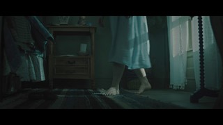Kaitlyn Dever feet photo thumbnail