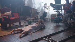 Kaitlyn Dever feet photo thumbnail