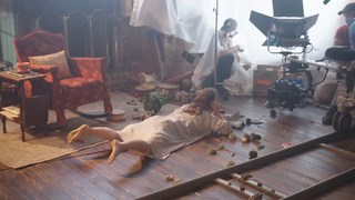 Kaitlyn Dever feet photo thumbnail
