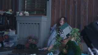 Kaitlyn Dever feet photo thumbnail