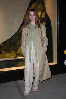 Kaitlyn Dever feet photo thumbnail