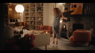 Kaitlyn Dever feet photo thumbnail