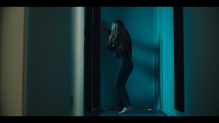 Kaitlyn Dever feet photo thumbnail