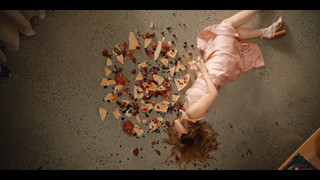 Kaitlyn Dever feet photo thumbnail