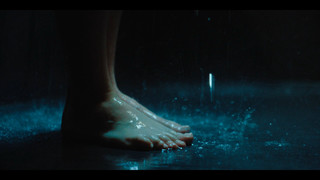 Kaitlyn Dever feet photo thumbnail