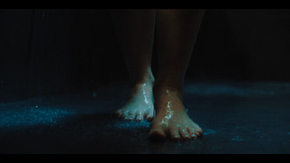 Kaitlyn Dever feet photo thumbnail