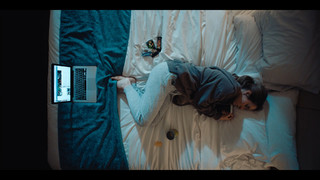Kaitlyn Dever feet photo thumbnail
