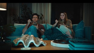 Kaitlyn Dever feet photo thumbnail