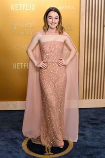 Kaitlyn Dever feet photo thumbnail
