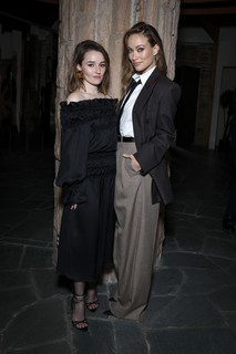 Kaitlyn Dever feet photo thumbnail
