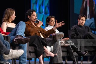 Kaitlyn Dever feet photo thumbnail