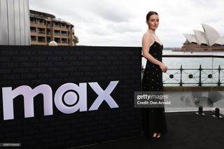 Kaitlyn Dever feet photo thumbnail