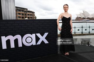 Kaitlyn Dever feet photo thumbnail