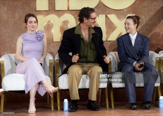 Kaitlyn Dever feet photo thumbnail