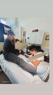 Kaitlyn Dever feet photo 4