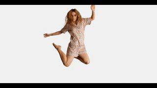 Kaitlyn Dever feet photo 8