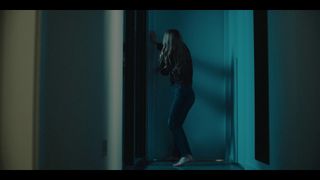 Kaitlyn Dever feet photo 14