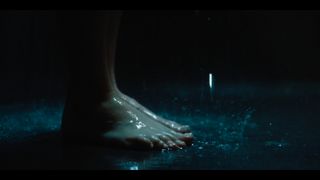 Kaitlyn Dever feet photo 9