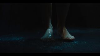Kaitlyn Dever feet photo 8