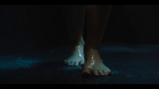 Kaitlyn Dever feet photo 7