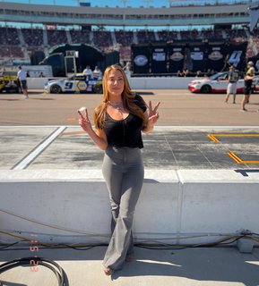 Kaitlyn Vincie feet photo 9