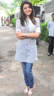 Kajal Aggarwal feet photo thumbnail