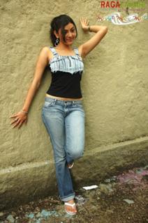 Kajal Aggarwal feet photo thumbnail