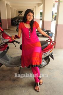 Kajal Aggarwal feet photo thumbnail