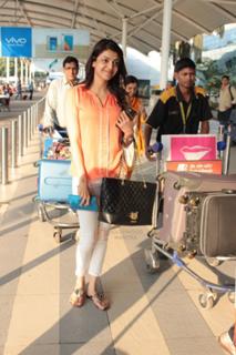 Kajal Aggarwal feet photo thumbnail