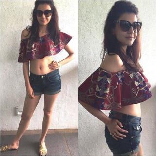 Kajal Aggarwal feet photo thumbnail