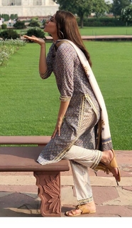 Kajal Aggarwal feet photo thumbnail