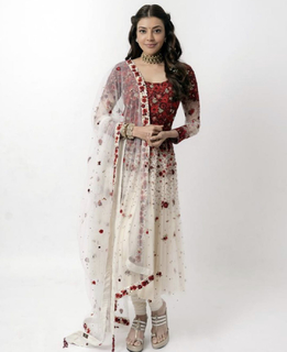 Kajal Aggarwal feet photo thumbnail