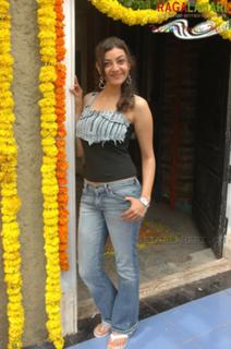 Kajal Aggarwal feet photo thumbnail
