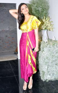 Kajal Aggarwal feet photo thumbnail